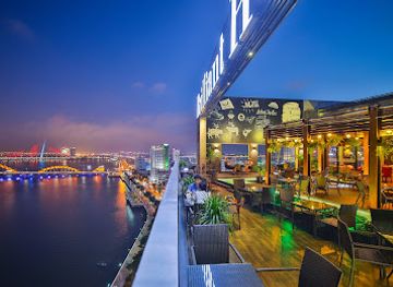 vietnam/da-nang/son-tra-district/bar/brilliant-top-bar