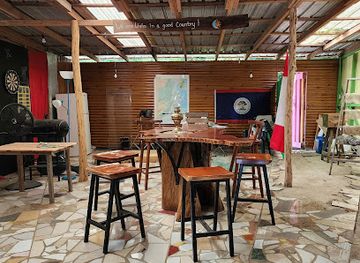 belize/mountain-pine-ridge-forest-reserve/bar/the-malfunction-junction