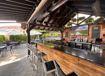 rhode-island/blackstone-river-bikeway/bar/ciro-s-tavern