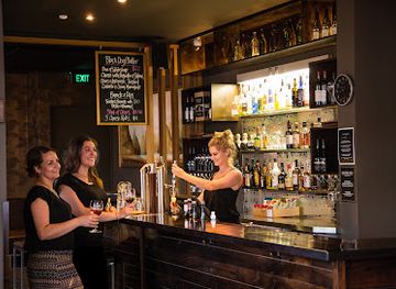 new-zealand/fiordland-national-park/bar/black-dog-bar