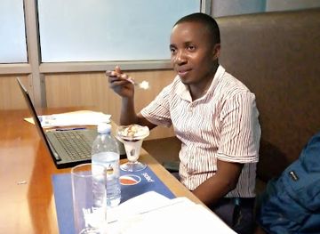 uganda/rwenzori-mountains-national-park/bar/demartoz-lounge