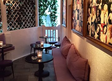 greece/mykonos/chora/bar/lola-bar