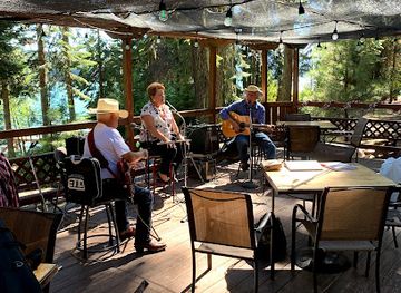 oregon/southern-oregon/bar/fish-lake-resort