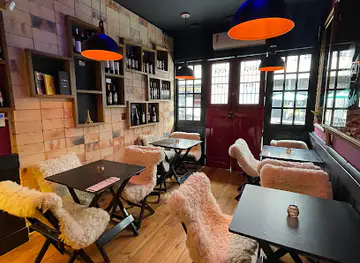 Chez Vin Pub e depôt