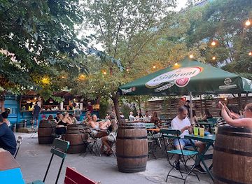 hungary/balaton-uplands-national-park/bar/ruin-bars-budapest