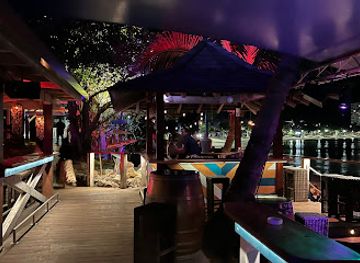 new-caledonia/baie-des-citrons/bar/mv-lounge