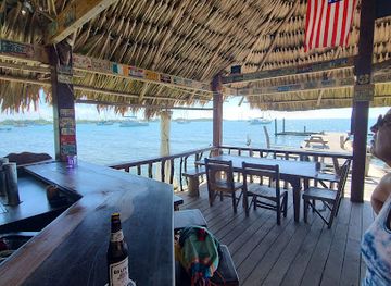belize/placencia/bar/yoli-s-over-da-water-bar-grill