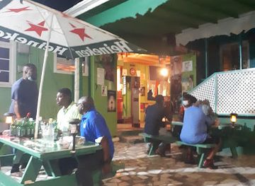 barbados/crane-beach/bar/deb-s-bar