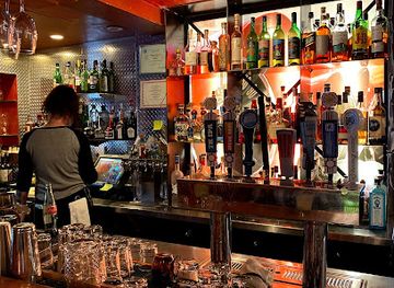 new-mexico/sante-fe/bar/low-n-slow-featuring-hawt-pizza