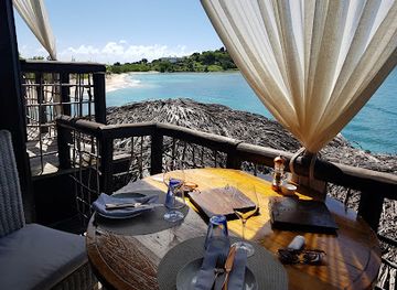 antigua-and-barbuda/saint-mary/bar/sheer-rocks