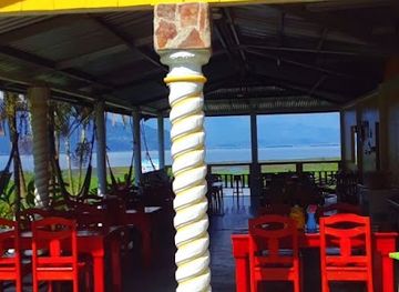 honduras/lago-de-yojoa/bar/el-arcoiris-del-lago