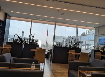 kuwait/farwaniya/bar/al-mubarakiya-lounge