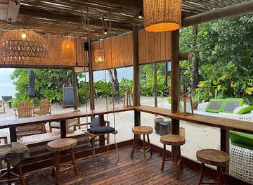 seychelles/bird-island/bar/kabana