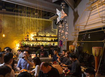 thailand/bangkok/siam/bar/tep-bar-cultural-bar-of-thailand