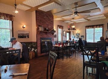 new-hampshire/lake-winnipesaukee/bar/the-bob-house-and-the-reel-n-tavern