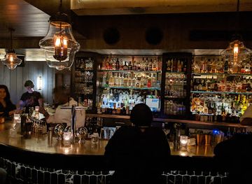 australia/far-west/bar/employees-only-restaurant-bar