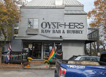 OystHERS Raw Bar & Bubbly