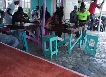 saint-lucia/micoud/bar/gen-s-place