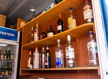 saint-kitts-and-nevis/basseterre/bar/island-jerk