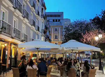 Muelle Uno Cafe & Bar