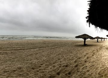 oman/salalah-coastal-plain/bar/pool-bar-crowne-plaza