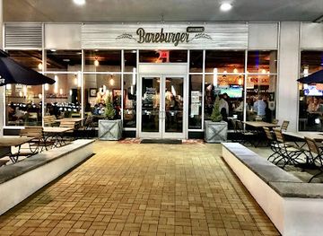 connecticut/stamford/harbor-point/bar/bareburger