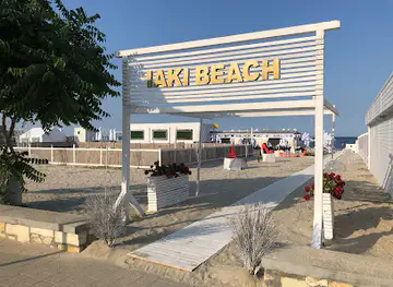 Iaki Beach Bar
