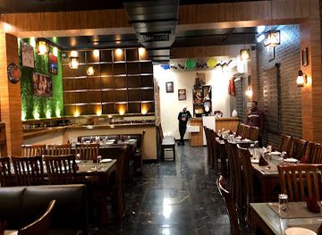 india/ganga-yamuna-doab/bar/grand-old-wild-bar-restaurant