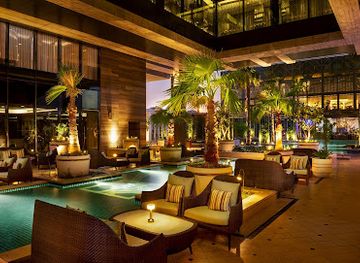 kuwait/al-asimah-governorate/bar/oxio-poolside-lounge-bar
