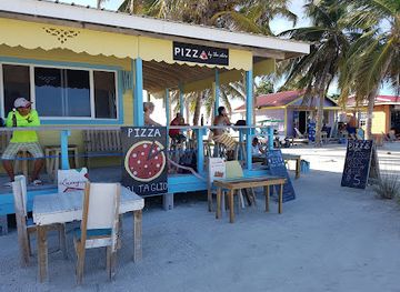 belize/southern-belize-barrier-reef/bar/sip-n-dip