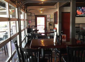 alabama/chattahoochee-river/bar/the-hangout-bar-grill