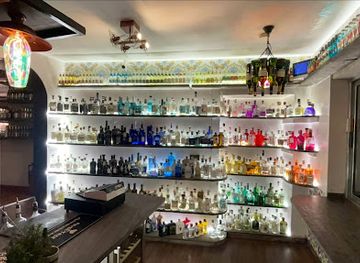 malta/st-julian-s/bar/white-wine-and-food