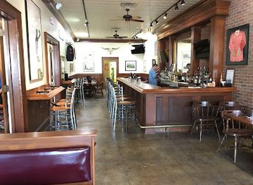 kentucky/inner-bluegrass/bar/the-brown-barrel-blind-harry-s