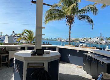 the-bahamas/eleuthera-island/bar/friendly-s-bar