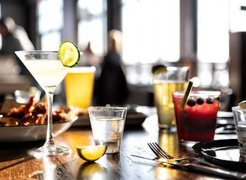 illinois/naperville/bar/bar-louie-naperville