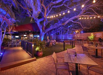 florida/honeymoon-island-state-park/bar/crown-and-bull