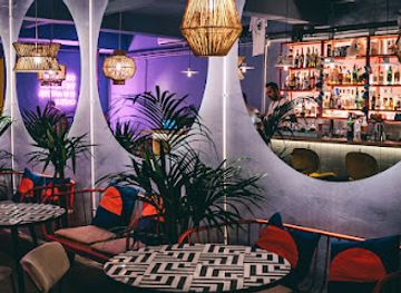 italy/pisa/bar/jeffer-cocktails-friends