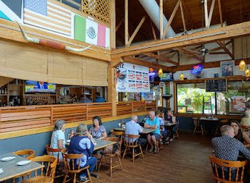 maryland/blackwater-national-wildlife-refuge/bar/snappers-waterfront-cafe-tiki-bar