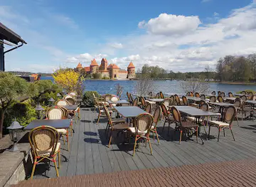 Apvalaus Stalo Klubas restaurant and hotel