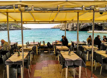 Xlendi - Mobydick Bar, Restaurant & Holiday Apartments