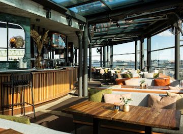hungary/northern-great-plain/bar/leo-rooftop-budapest