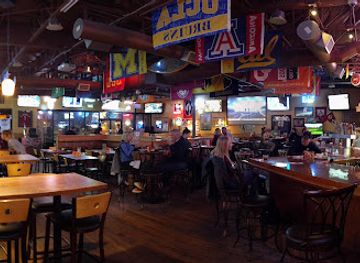 utah/solitude-mountain-resort/bar/the-huddle-sports-bar-and-grill