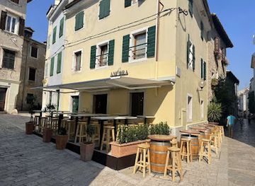 croatia/istria/bar/wine-bar-amfora-porec