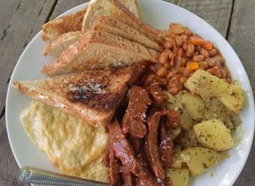 botswana/makgadikgadi-pans/bar/kwaga-surprise-crossroads-eatery-and-catering