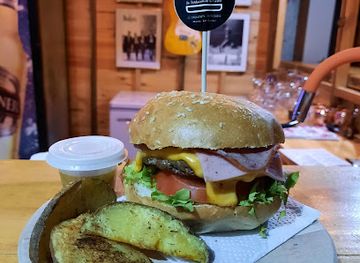 ecuador/manta/bar/on-the-rocks