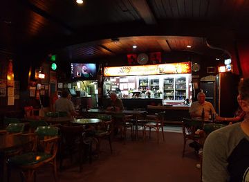 canada/regina/cathedral-village/bar/jolly-roger-beer-store-tavern