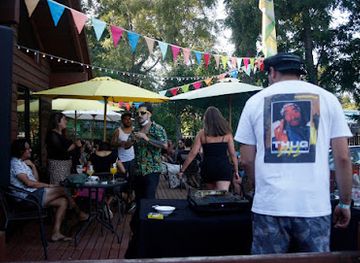 chile/pucon/bar/sunset-live-pucon