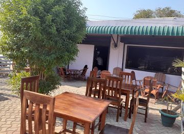 tanzania/dar-es-salaam/bar/candy-s-pub