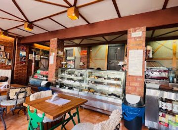 india/pahalgam/bar/cafe-log-inn