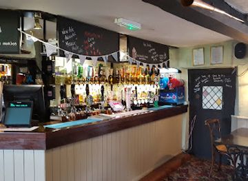 united-kingdom/the-broads/bar/acle-bridge-inn